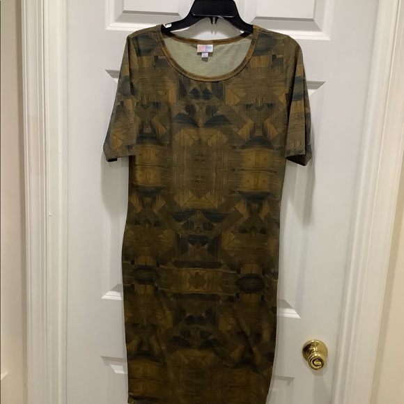 Patterned Dress - Picture 2 of 4